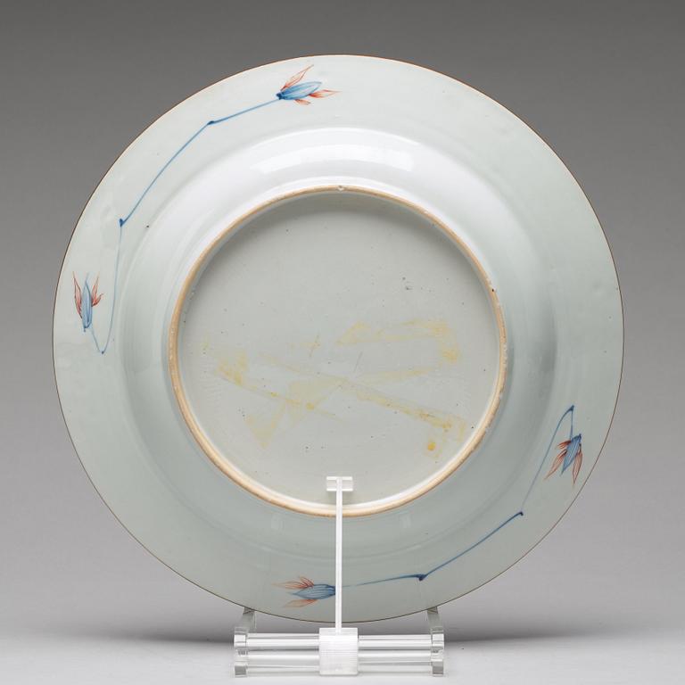 An imari verte dish, Qing dynasty, Kangxi (1662-1722).