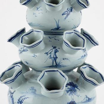 Tulpanvas, fajans, Italien, 1900-tal.