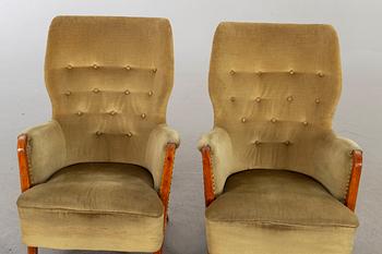 A pair of first half of the 20th century lounge chairs.