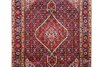 A Tabriz carpet, c. 293 x 195 cm.