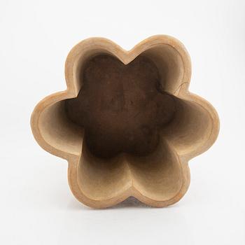 Signe Persson-Melin, a stoneware flower pot/urn.