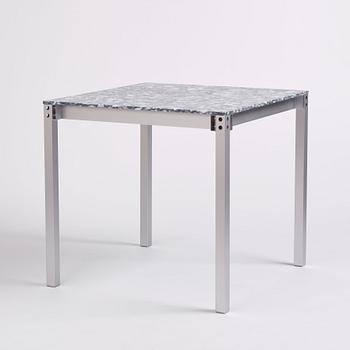 Fredrik Paulsen, unikt bord samt fyra stolar, "Chair One & Table One, The Peace Set", JOY, 2024.