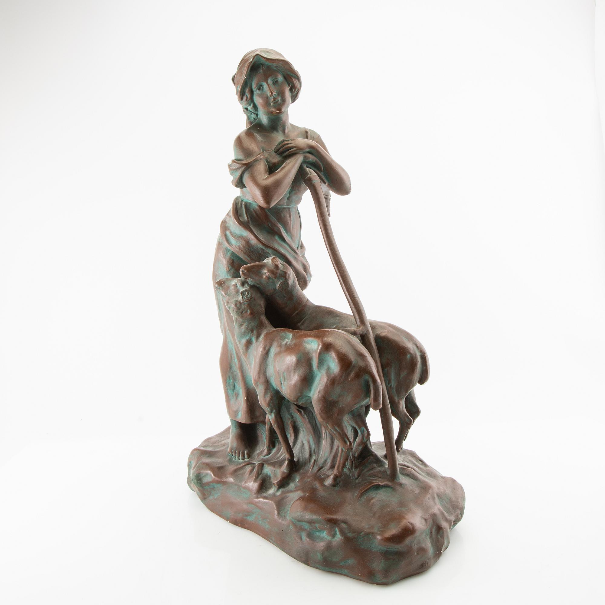 Dekorativ skulptur Kvinna med får och lie 1900-talets första hälft.