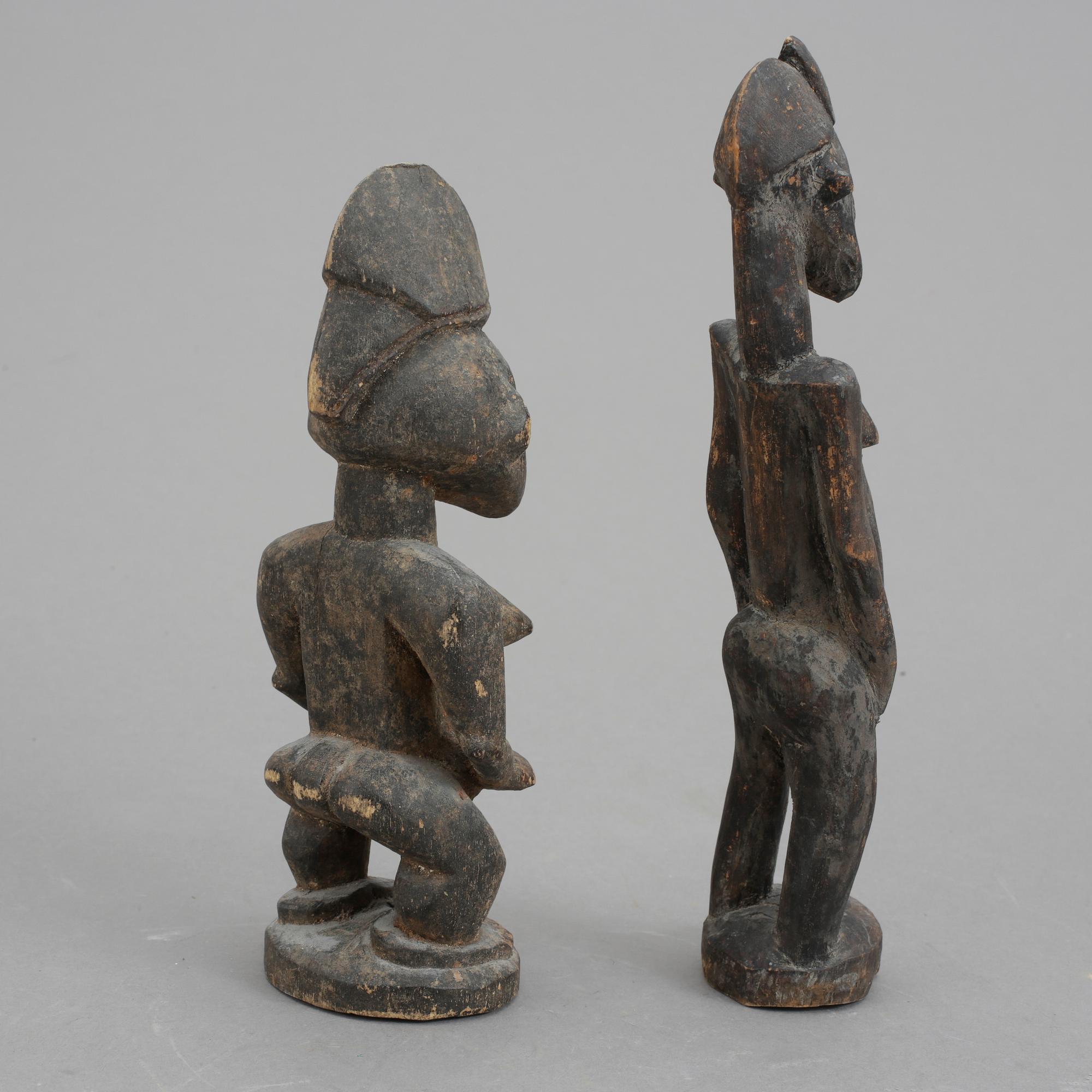 FETISCHER, 2 st, trä, Afrika, 1900-tal.