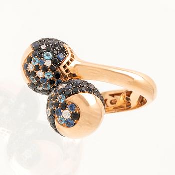 Pasquale Bruni, Ring/Cocktail Ring in 18K Gold with Round Brilliant Cut Diamonds and Sapphires, Milan Italy.