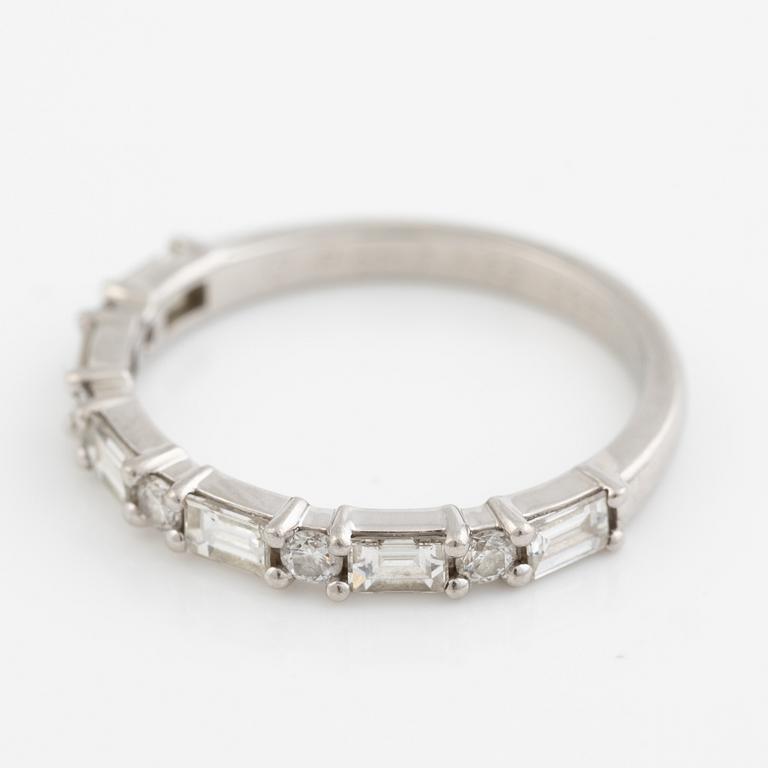 Ring platina med baguette- och runda briljantslipade diamanter, Emma Engelbert.