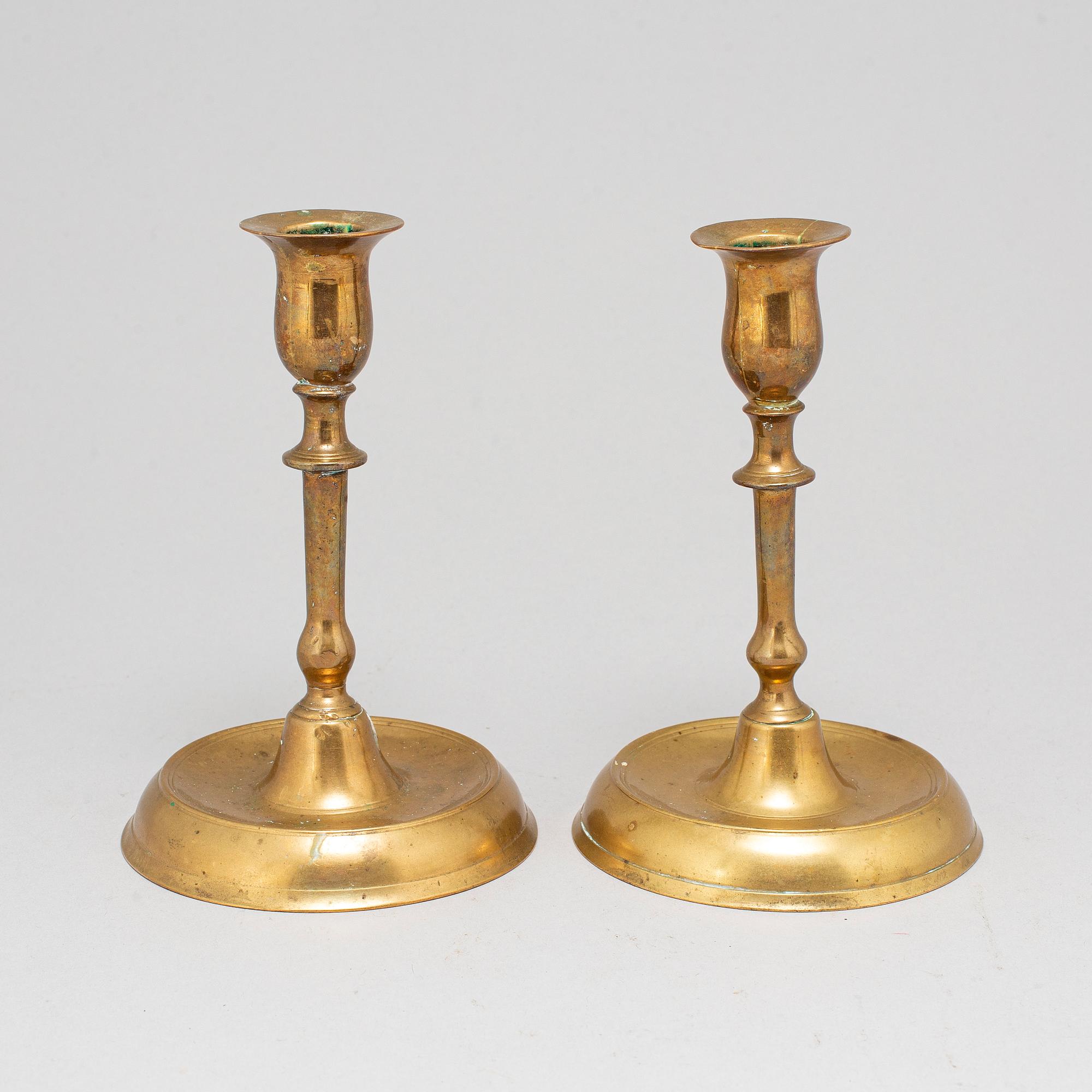 LJUSSTAKAR, ett par, brons, 1700-tal.