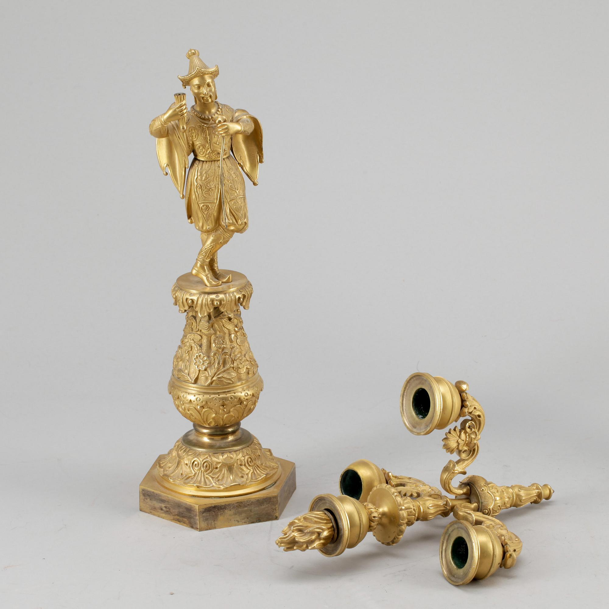 KANDELABRAR, ett par, senempire, 1800-tal.