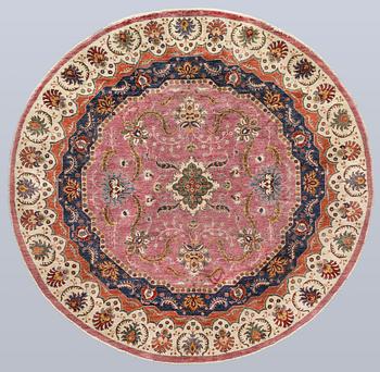 A rug, Ziegler design, diameter approx. 244 cm.