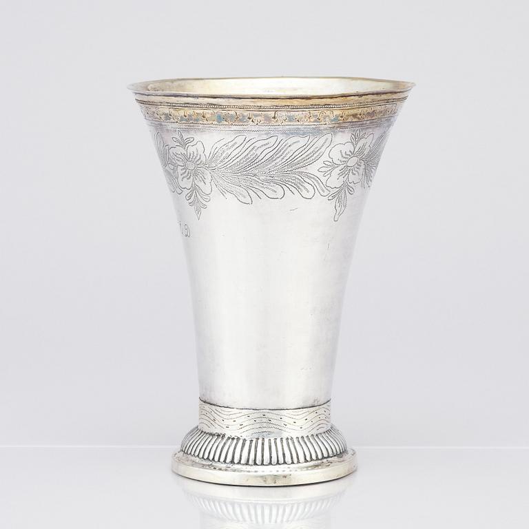A Swedish 18th century silver beaker, marks of Eric Langberg, Söderhamn 1793.
