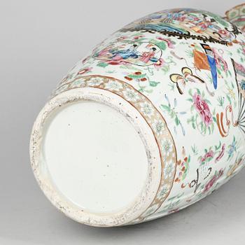 GOLVURNA, porslin, Kina, Kanton, 1800-tal.