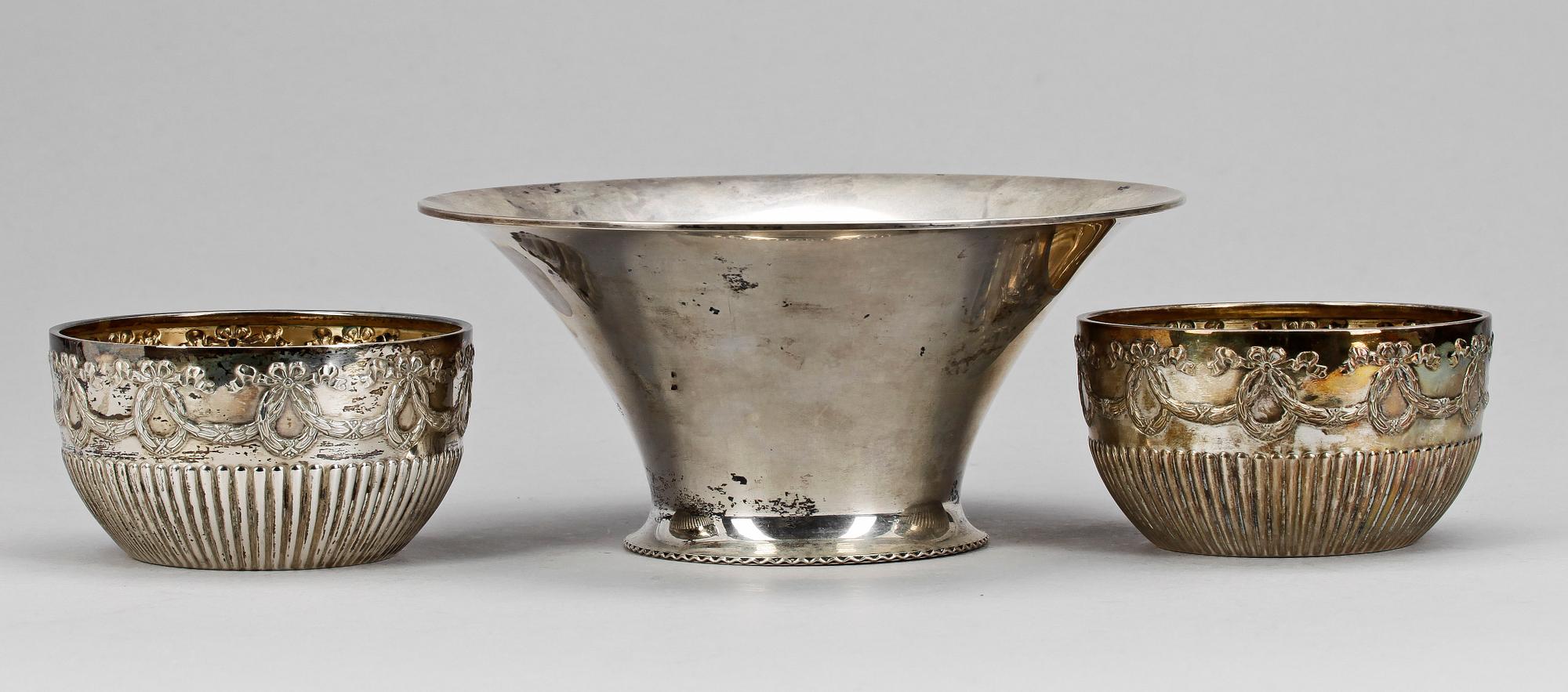 SKÅLAR, 3 st, silver, bl a A.G. Dufva, Stockholm 1909. Tot vikt ca 485 g.