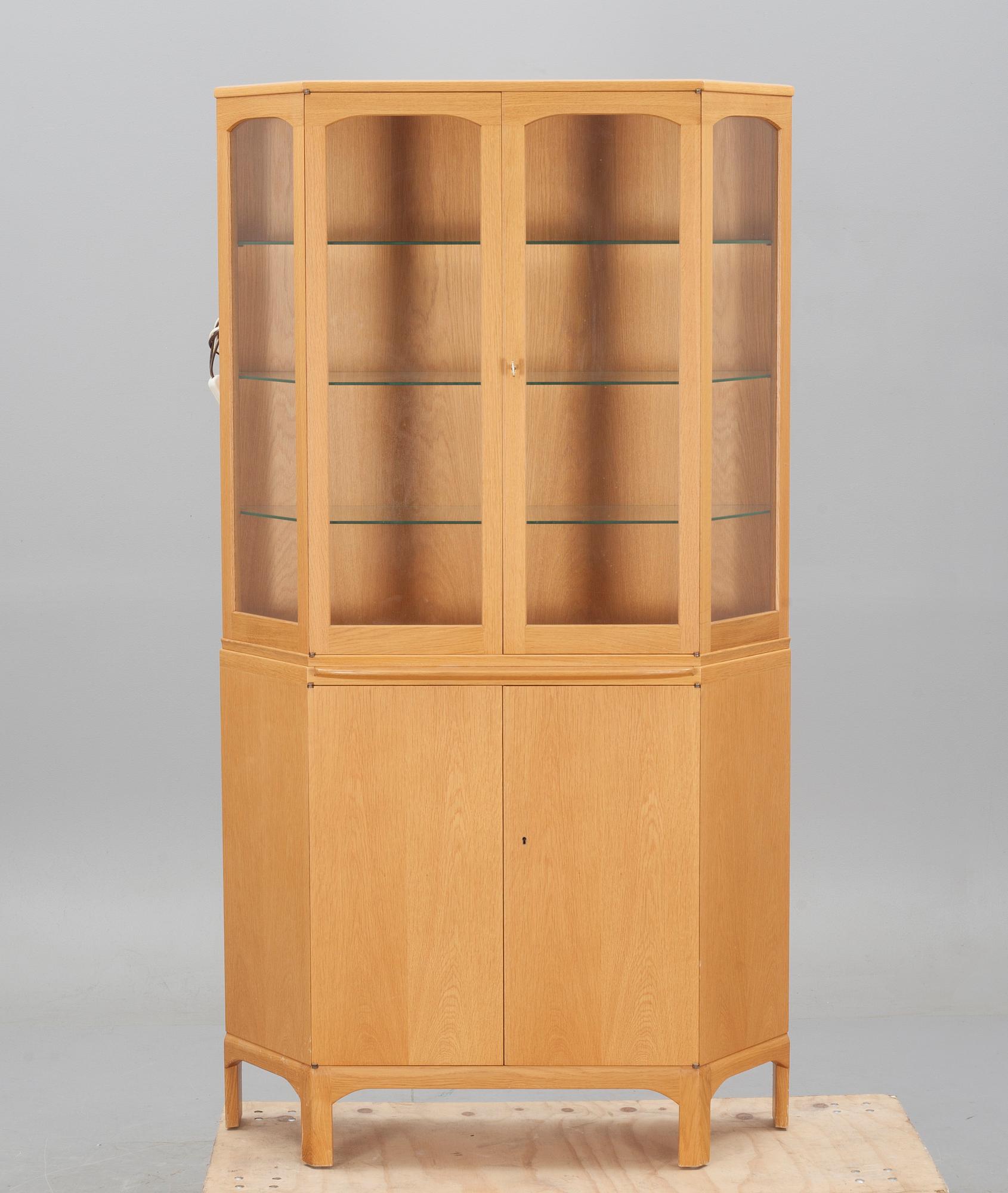 VITRINSKÅP, "Undantaget", Carl Malmsten.