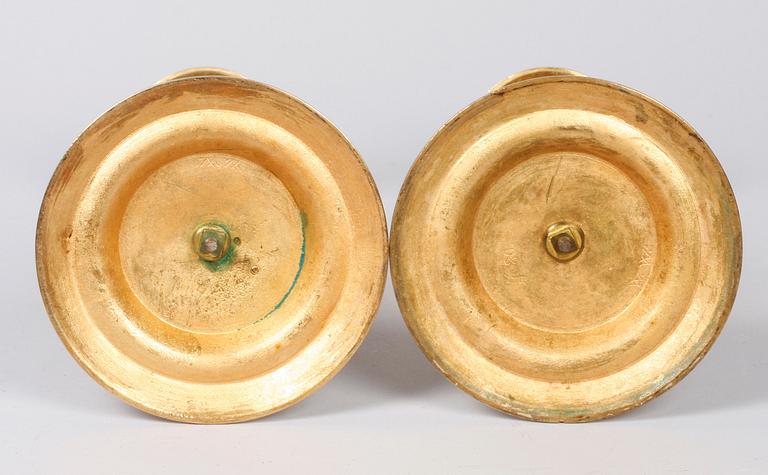 LJUSSTAKAR, ett par, mässing, nyrenässans. Troligen 1800-talets slut.
