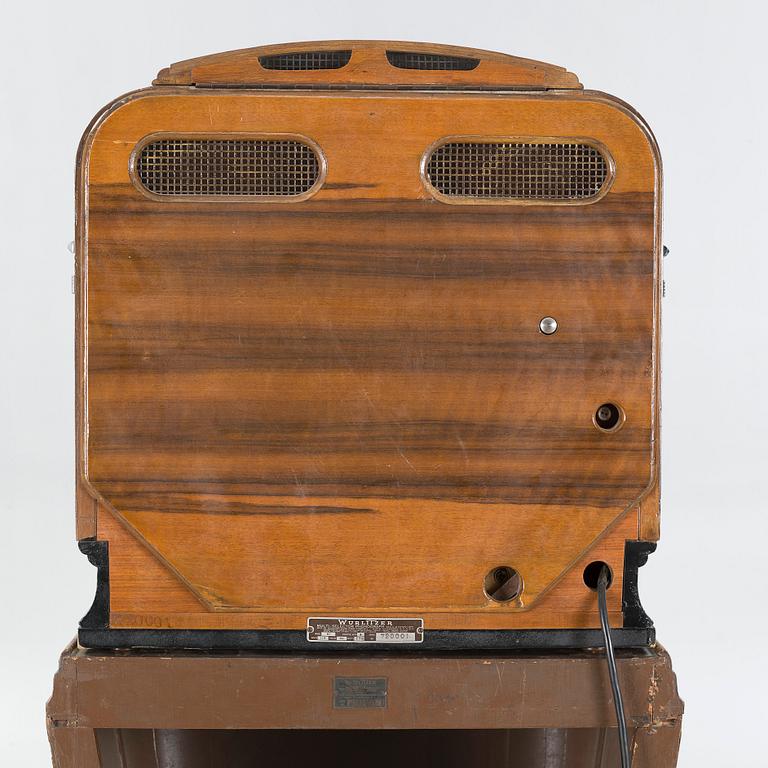 JUKEBOX, Wurlitzer Model 81, on original wooden stand "Mae West".