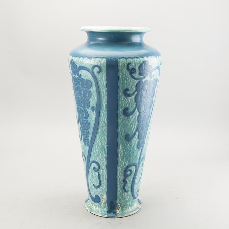 Josef Ekberg, vas sgrafitto daterad Gustavsberg 1920.