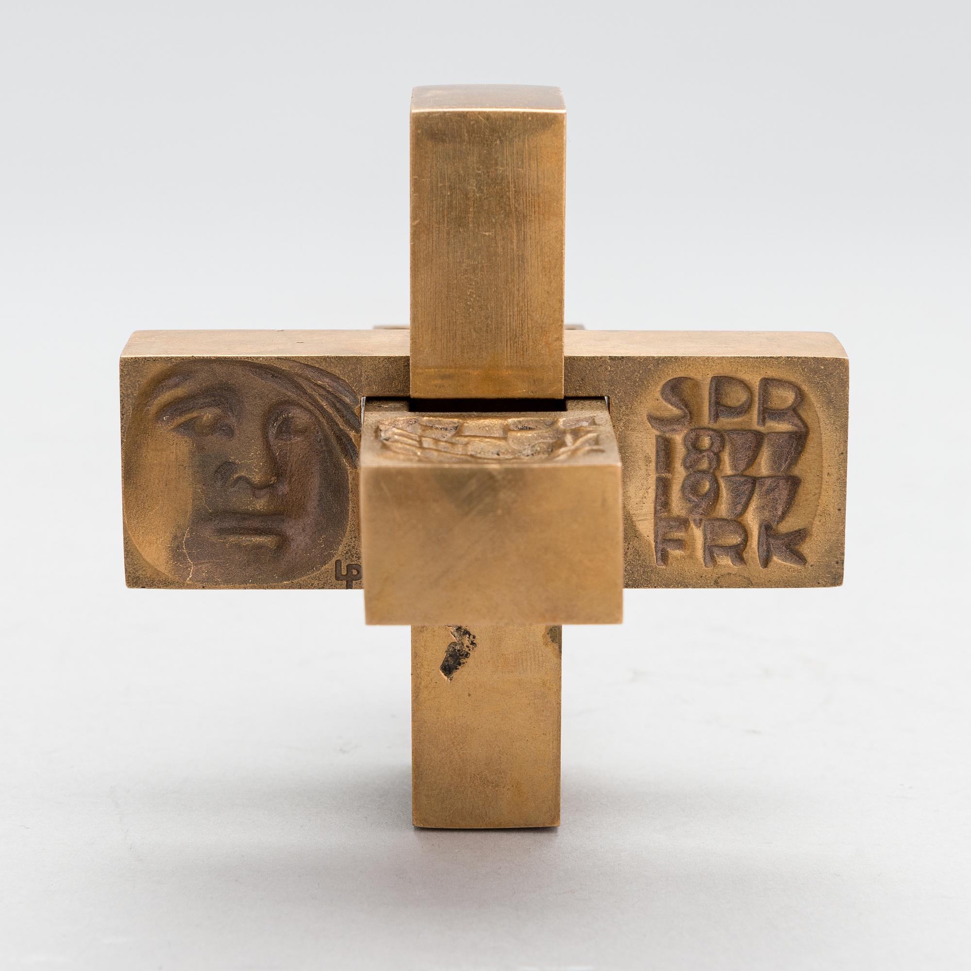 Laila Pullinen, sculpture/medal, bronze, signed LP, numbered 3898.