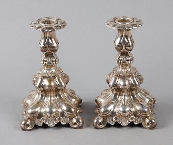 LJUSSTAKAR, ett par, silver, rokokostil, Sverige 1957.