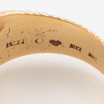 Ring, 18K gold with a round brilliant-cut diamond.