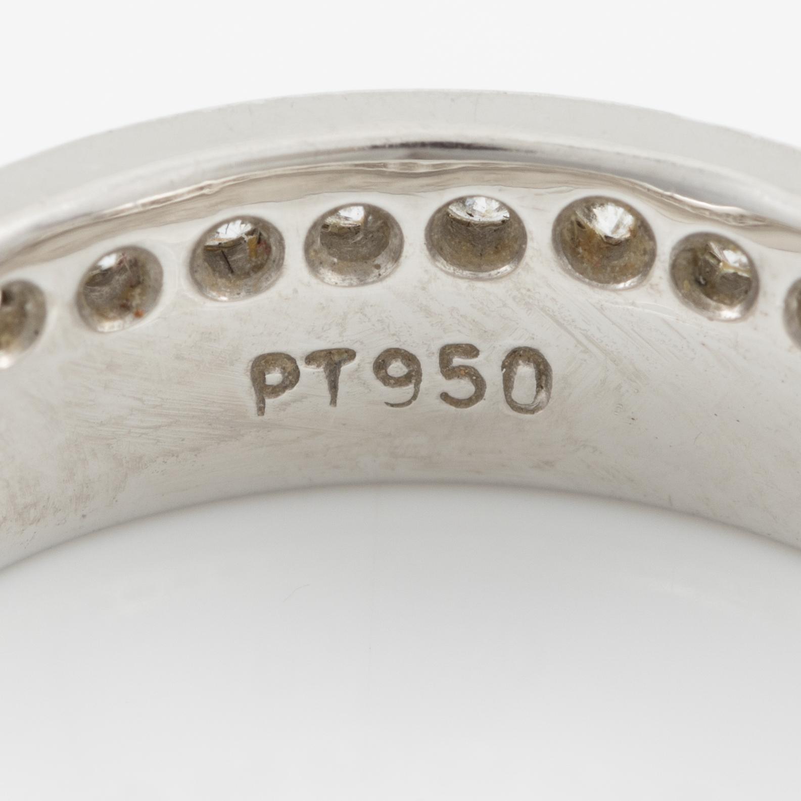 Ring, platinum with smaller brilliant-cut diamonds.