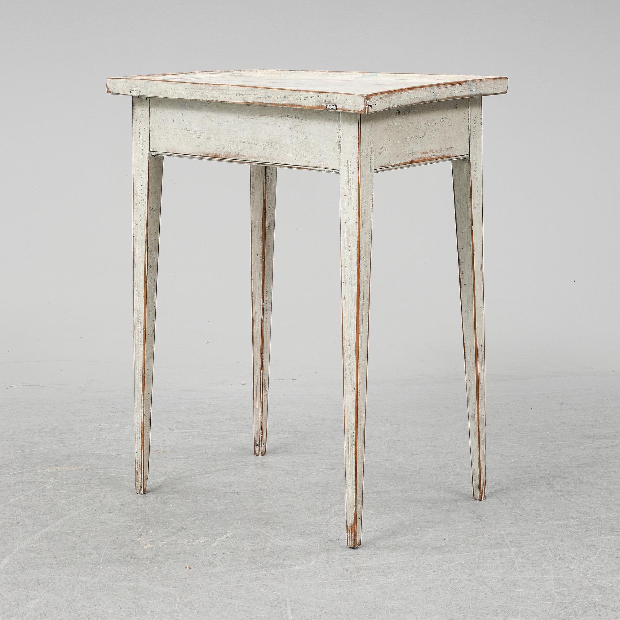 A first half of the 19th century table.