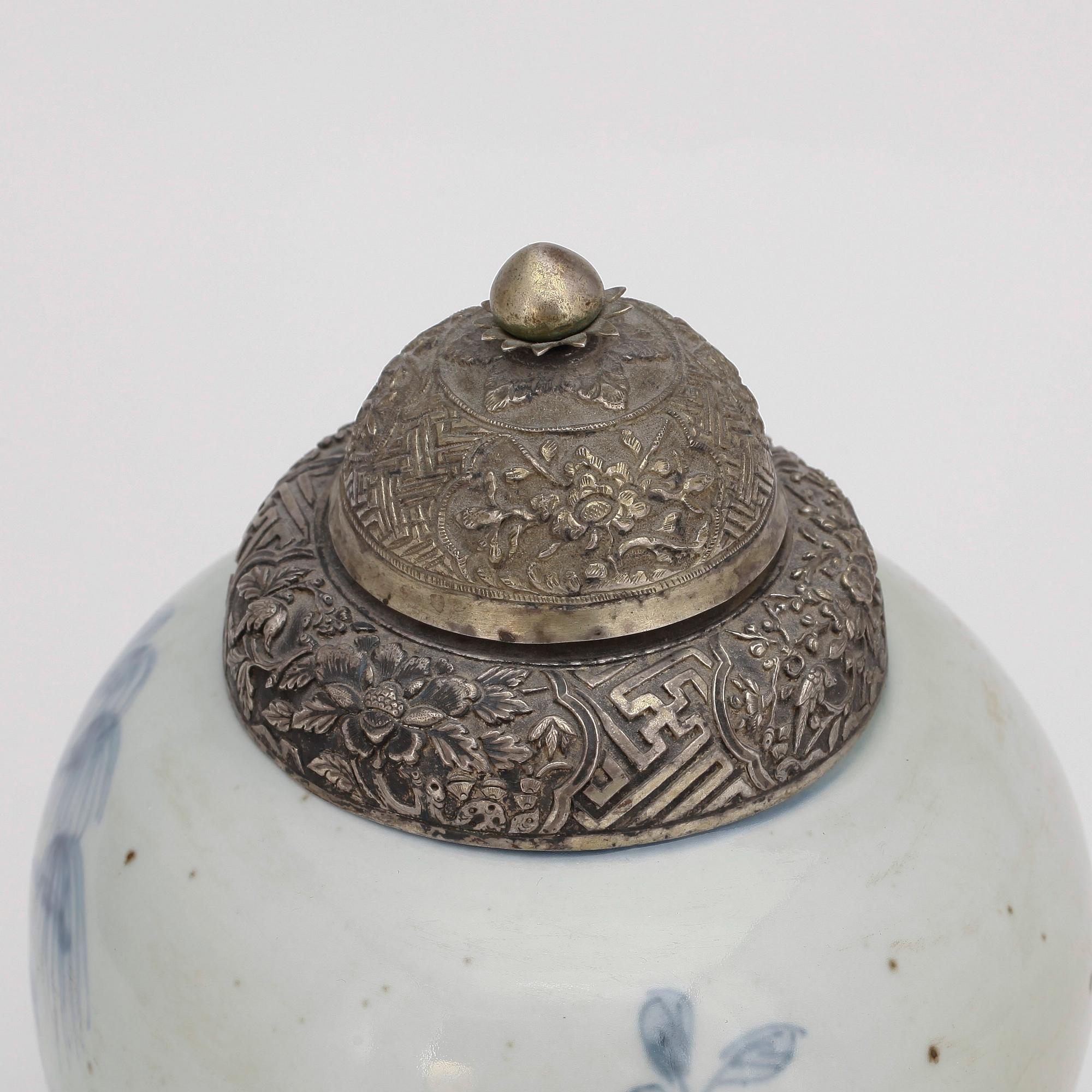 URNA med LOCKA, porslin, silver, orientalisk, modern tillverkning.