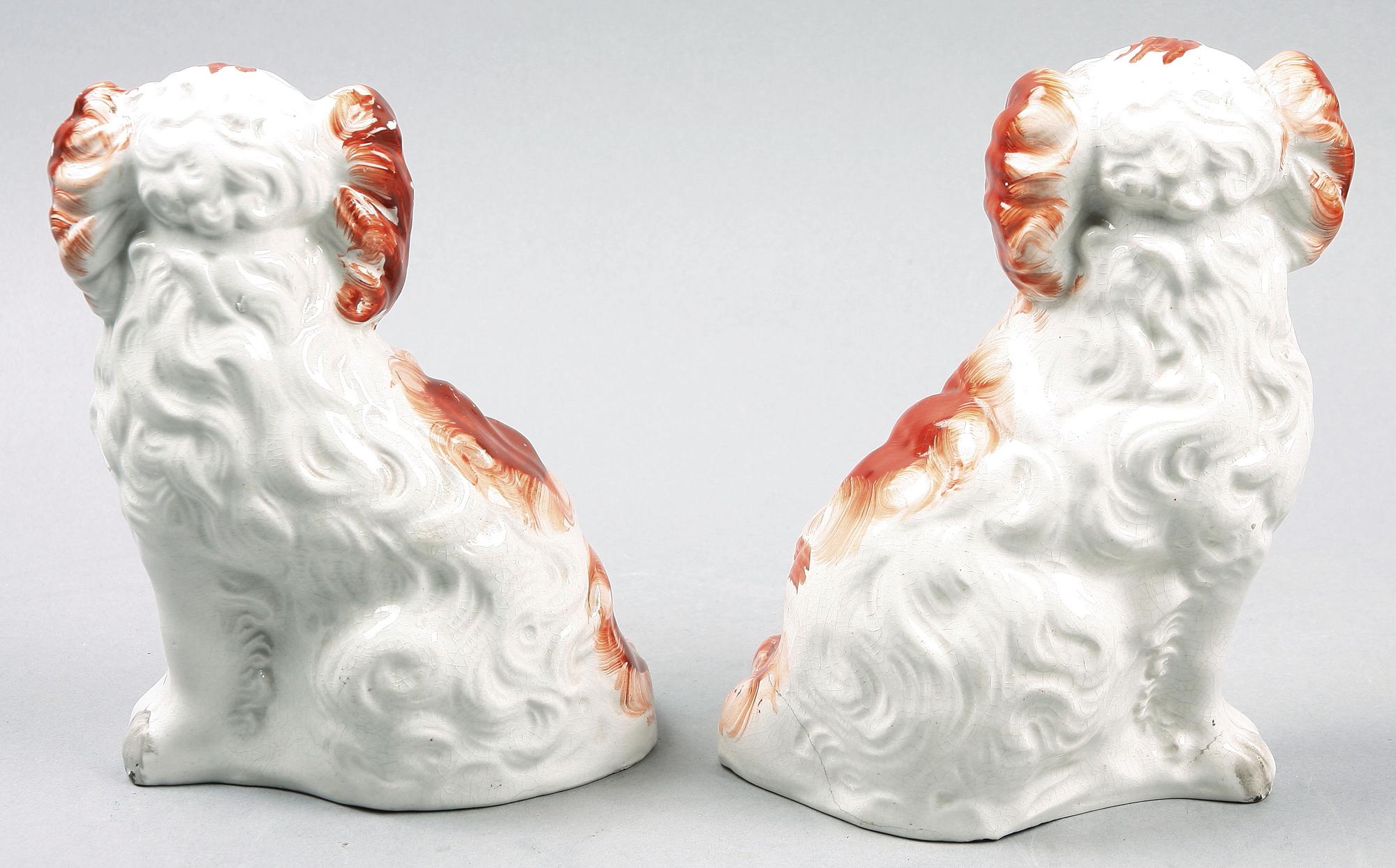 FIGURINER, ett par. Flintgods. Staffordshire-stil. 1800/1900-tal.
