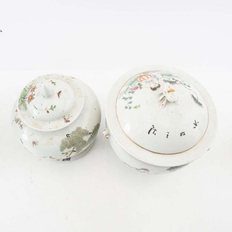 Lock urns 3 pcs and bowl with lid China 20th century porcelain.