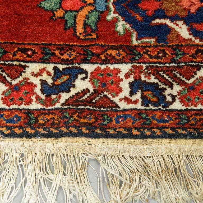 A rug, semi-antique Hamadan, ca 140 x 110 cm.