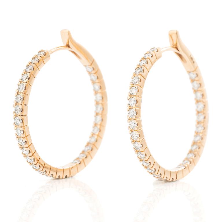 Örhängen 18K roséguld med briljantslipade diamanter.