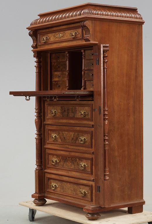 HERRBYRÅ, nyrenässans, 1800-talets slut.