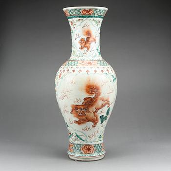 VAS, porslin, Kina, 1900-tal.