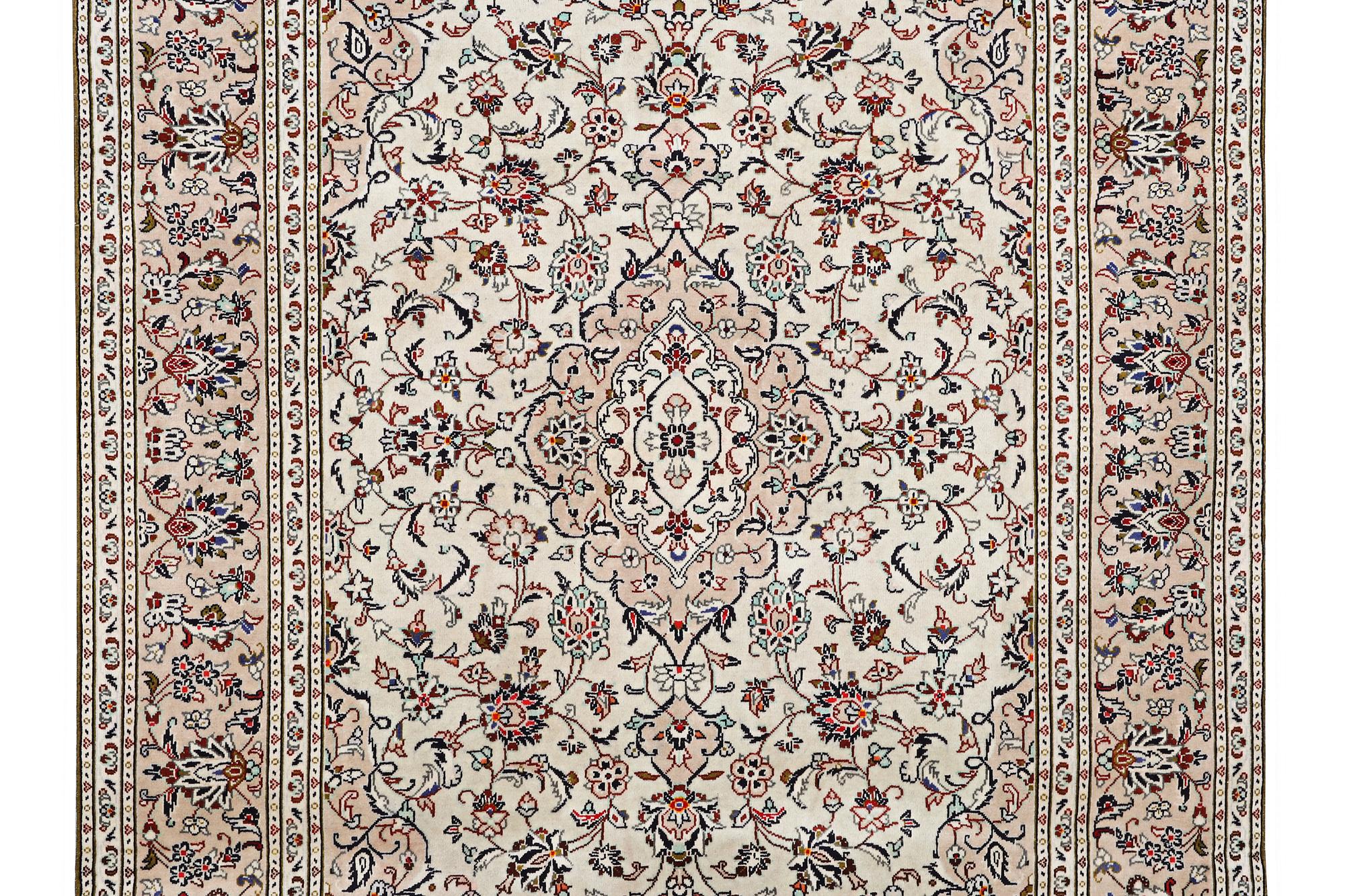 A Kashan carpet, c. 300 x 202 cm.