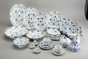 SERVIS ca 71 dlr, "Musselmalet helblonde", Royal Copenhagen Danmark 1900-talets andra hälft porslin.