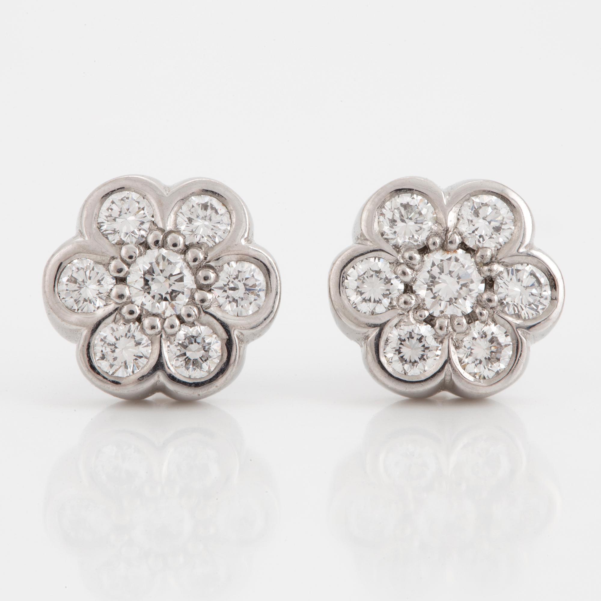 A Gaudy brilliant-cut diamond earrings.
