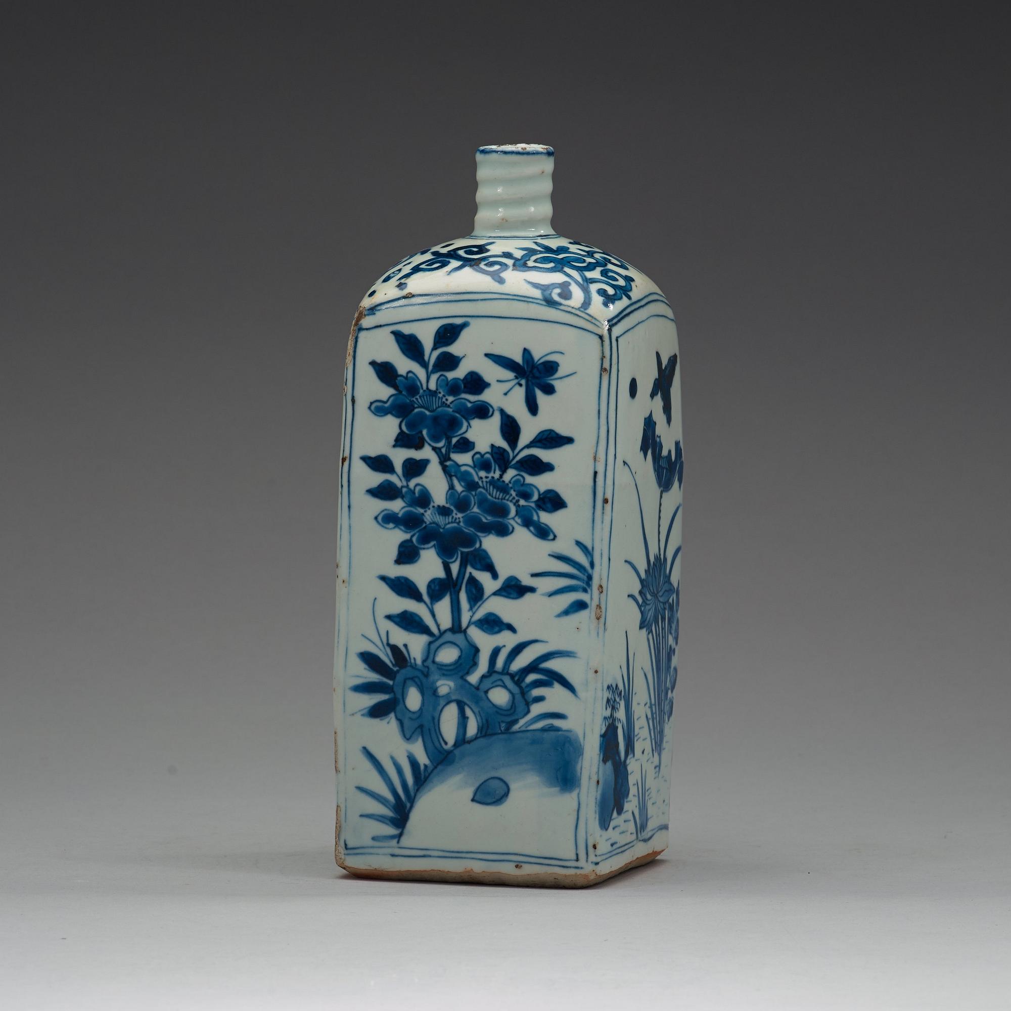 FLASKA, porslin. Mingdynastin, Wanli (1572-1620).