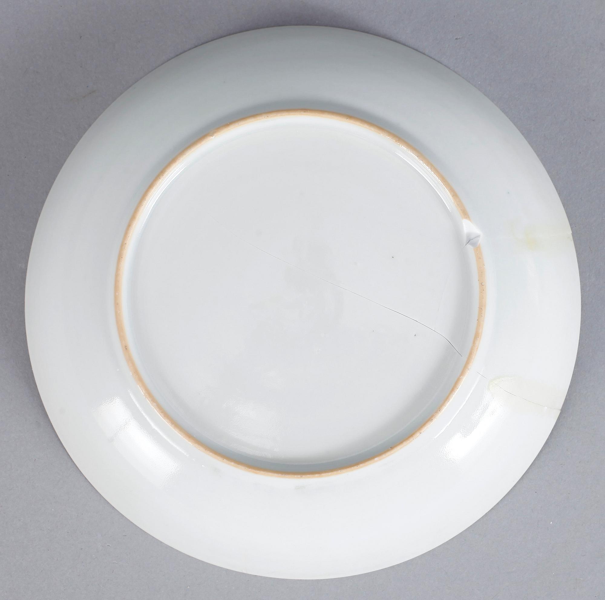 TALLRIKAR 2 st SAMT SKÅLFAT, porslin, Qianlong, Kina 1700-tal.