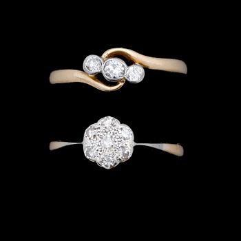 RINGAR, 2 st, 18k guld samt små diamanter. Tot vikt ca 4,3g.