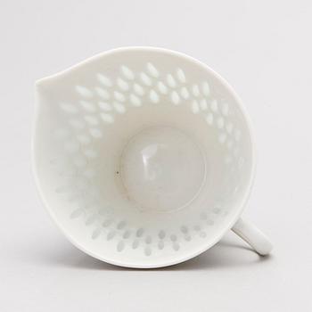 A 40-piece set of tableware in porcelain, signed F.H.Kj. Finland Arabia.