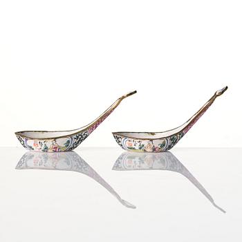 Two Chinese famille rose porcelain dishes and a censer, a pair of enamel spoons, Qing dynasty.