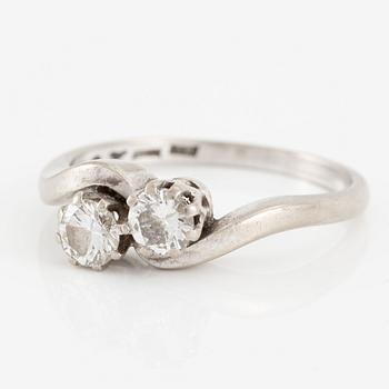 Ring, 18K white gold with two brilliant-cut diamonds.