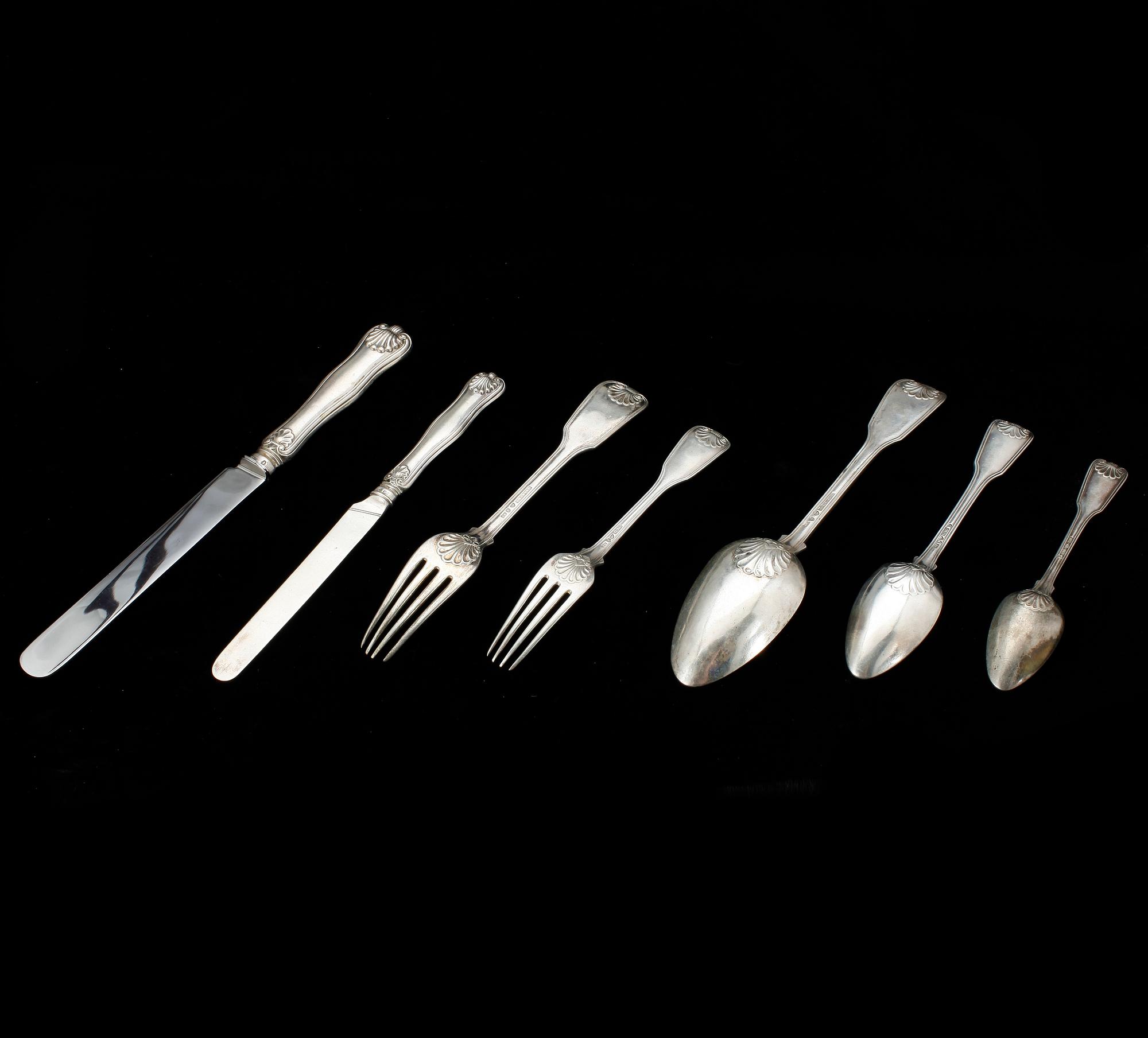 BESTICKSERVIS, 73 delar, silver, "Snäckmodell", Christian Hammer och Möllenborg. Stockholm mest 1850-tal. Tot ca 4400 g.