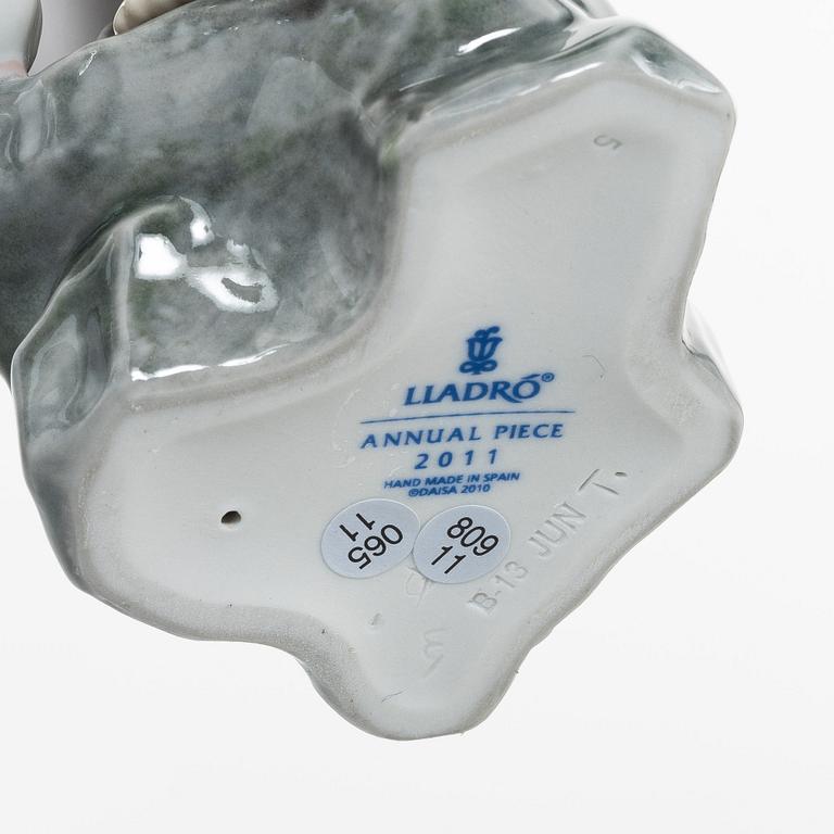 Lladró, figurines, 5 pcs, "Flowers for goddess", "Clumsy me", "Playing with doves", "Blissful youth", "Garden of Athens".