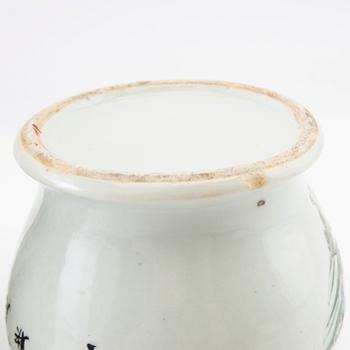 A set of two Chinese vases, 20th century.