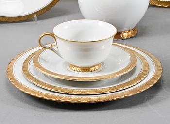 MATSERVIS, porslin, 70 delar, Tjeckoslovakien, 1900-talets senare hälft.