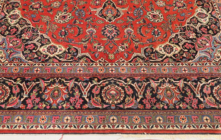 A semi-antique Keshan carpet, approx. 370 x 272 cm.