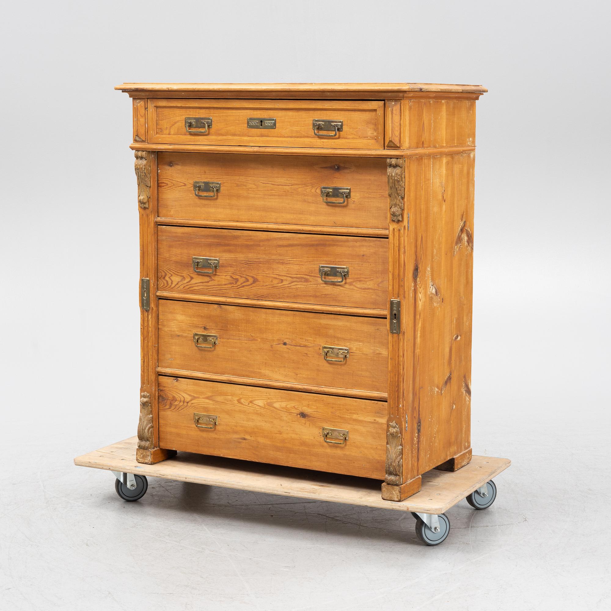 A pinewood chest of drawers, end of the 20th Century.