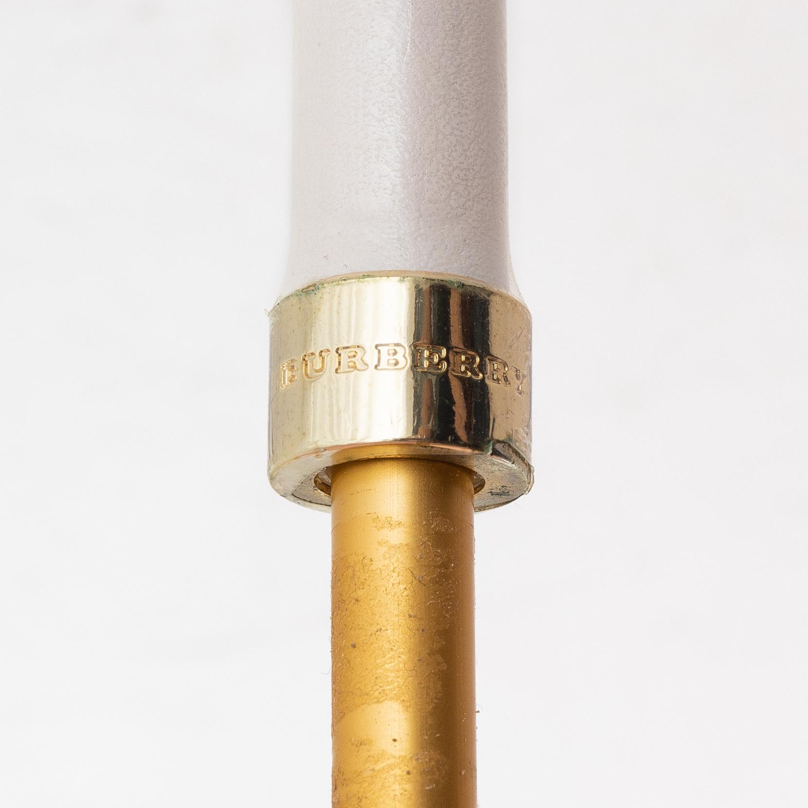 Burberry, umbrella.