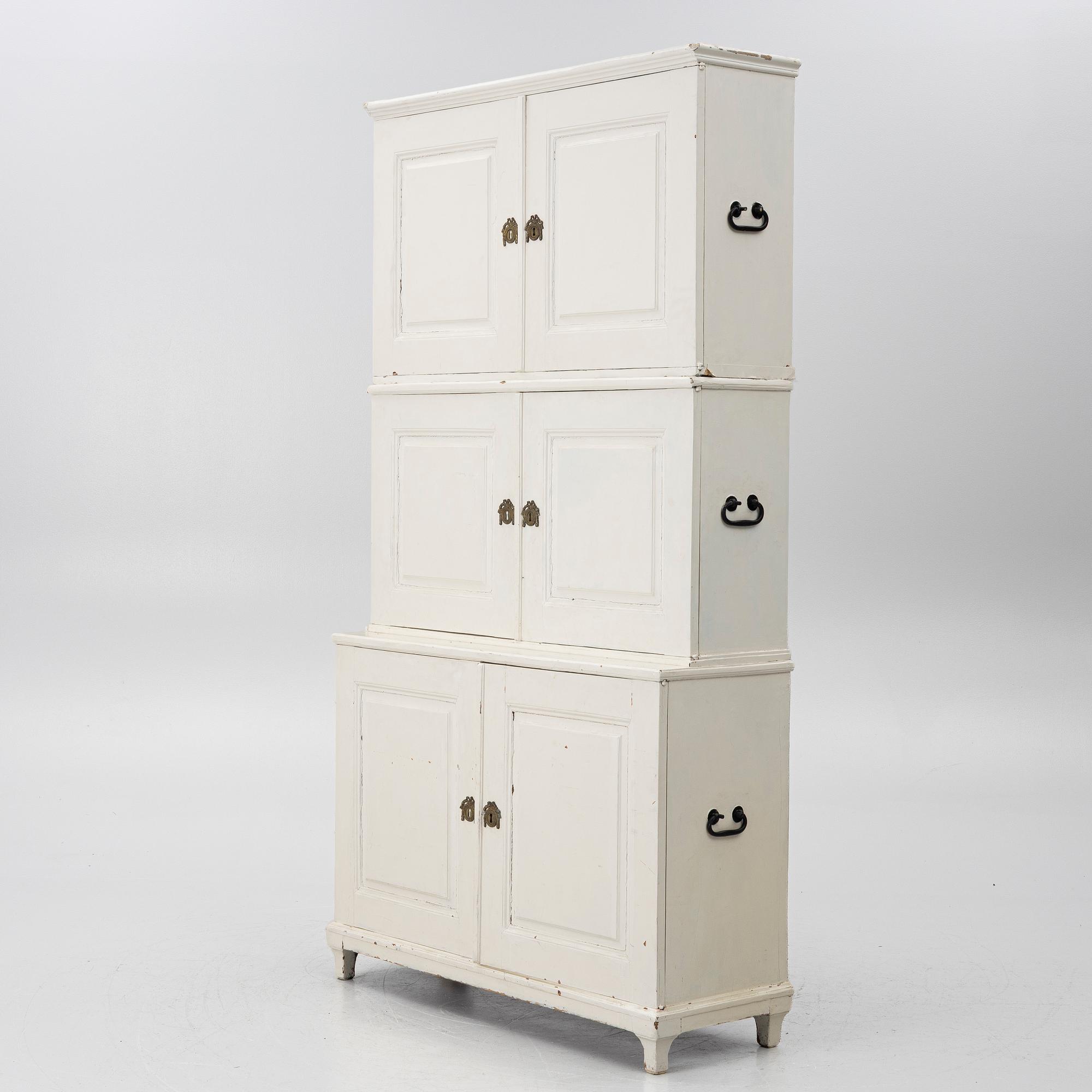 A cabinet, 18th/19th century.