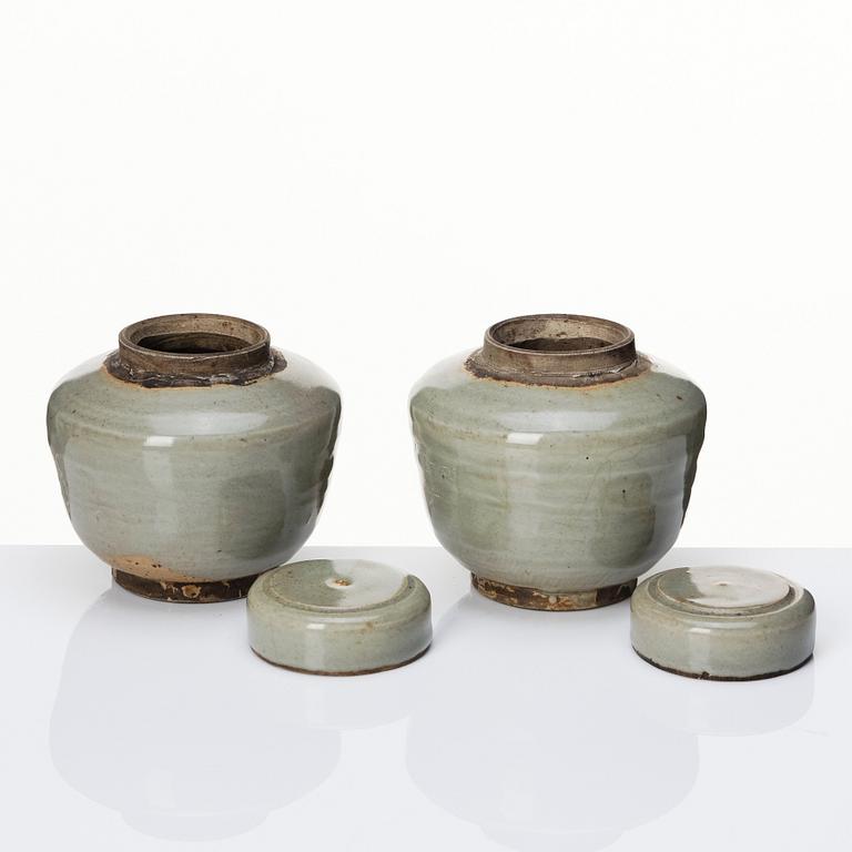 A pair of Japanese celadon jars with cover, Edo period (1603-1868).